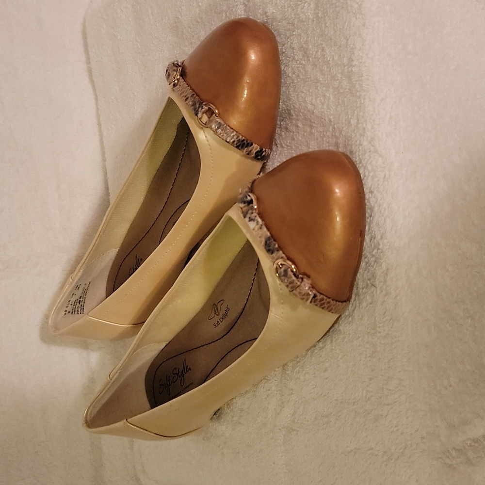 Soft Style Hush Puppies size 9